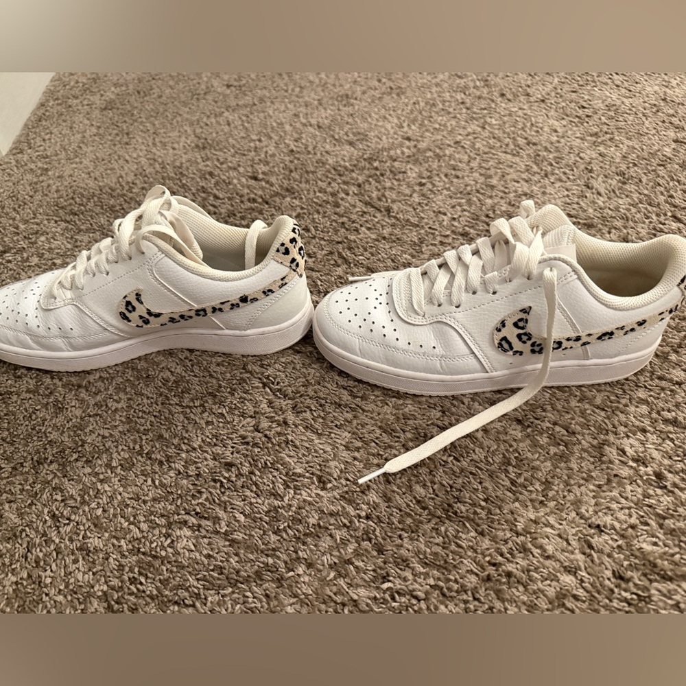 Nike Court Low

Leopard 

Size 6.5
